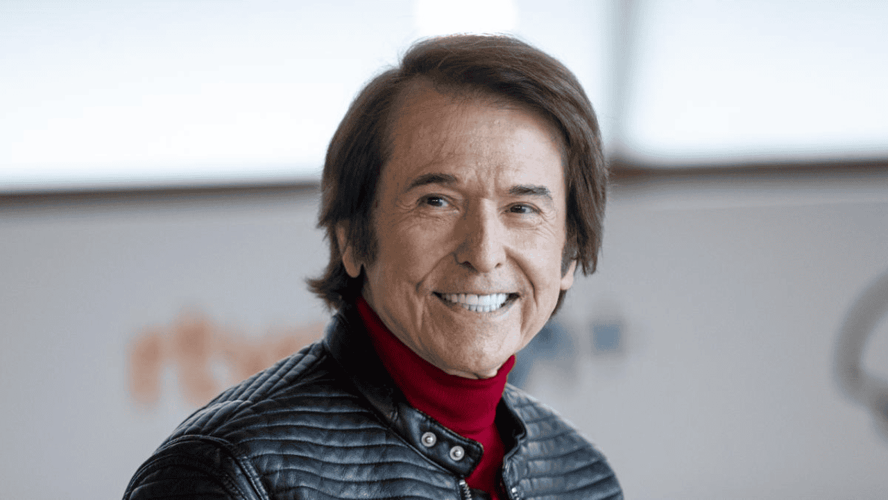 Actualizan estado de salud de Raphael tras hospitalización de emergencia