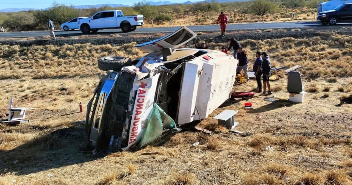 Ambulancia sufre aparatoso accidente en carretera 15; hay 4 lesionados