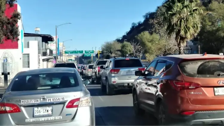 Se esperan más de 950 mil autos en garitas de Nogales por fiestas decembrinas