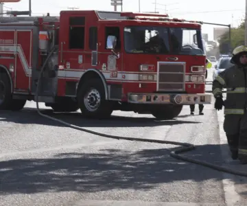 Policía evita incendio en tienda comercial en Agua Prieta