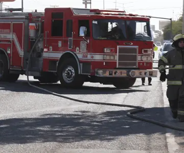 Evacúan a trabajadores de maquiladora en colonia Obrera por incendio