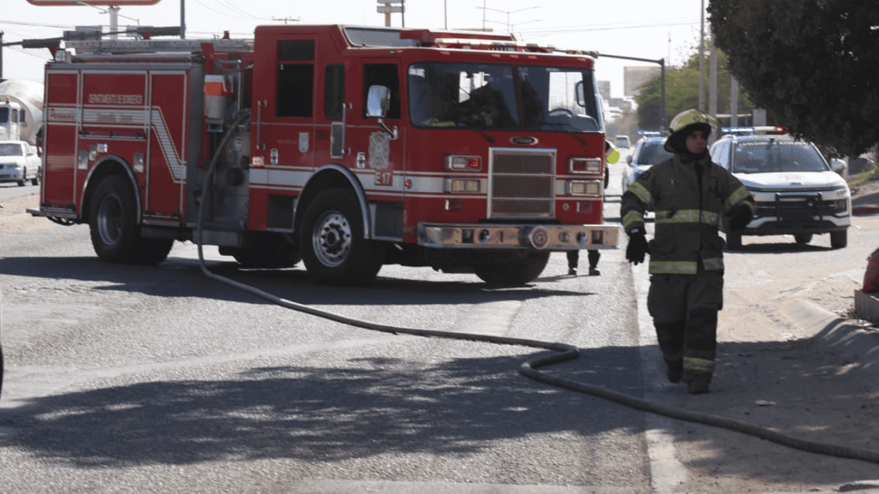 Policía evita incendio en tienda comercial en Agua Prieta