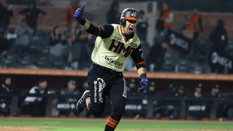 Reivaj García se encargó de poner el batazo definitivo. (Foto: Naranjeros de Hermosillo)