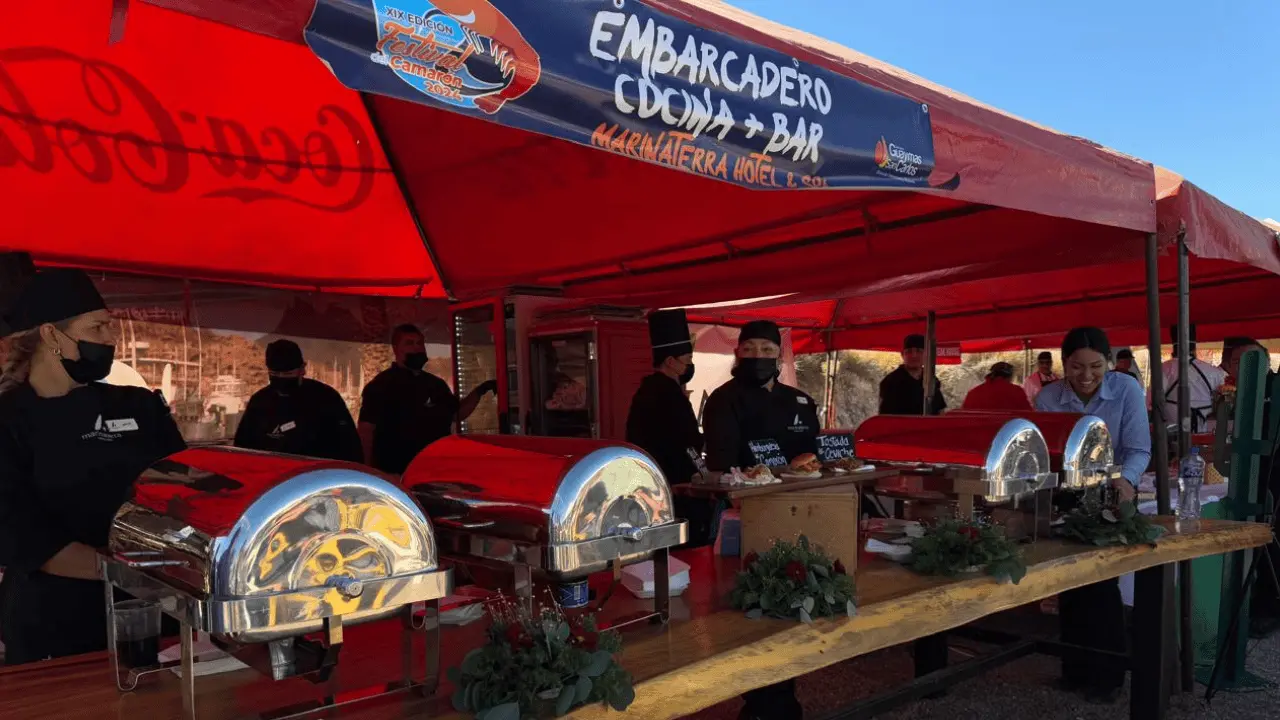 Disfrutan grata experiencia culinaria en la XIX edición del Festival del Camarón