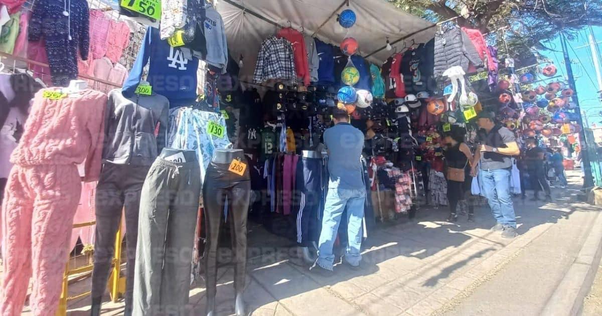 Comerciantes del Tianguis Navideño esperan repunte de ventas en próximos días