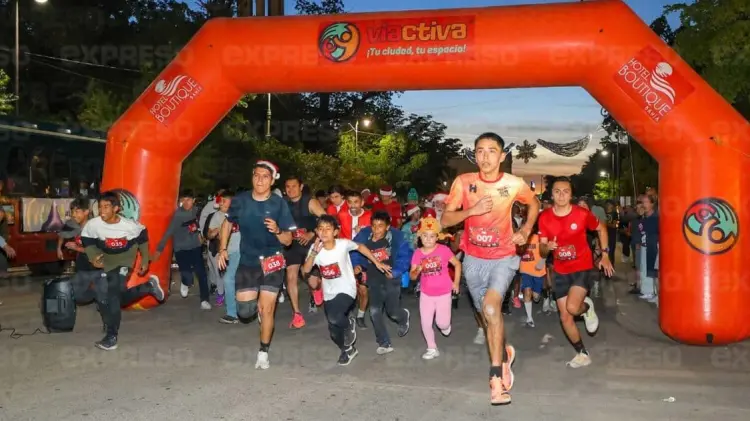 La carrera se realizó este domingo 22 de diciembre sobre el bulevar Hidalgo. (Cristian Ruiz/EXPRESO)