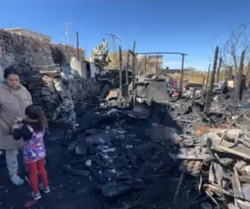 Familia de Nogales pierde su hogar tras un fuerte incendio; solicitan apoyo