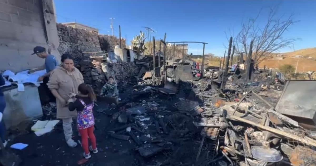 Familia de Nogales pierde su hogar tras un fuerte incendio; solicitan apoyo