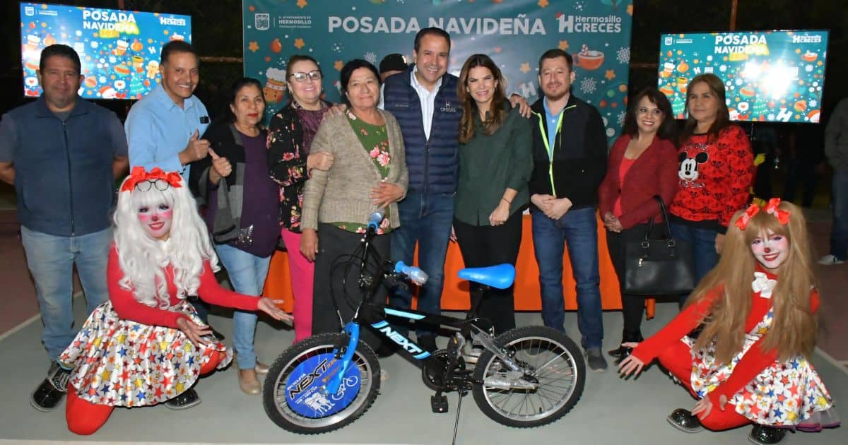 Antonio Astiazarán desea feliz Navidad en convivencia en la colonia Sahuaro