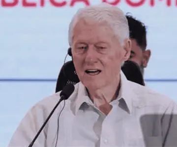 Bill Clinton es internado en Washington D.C. y sigue bajo observación