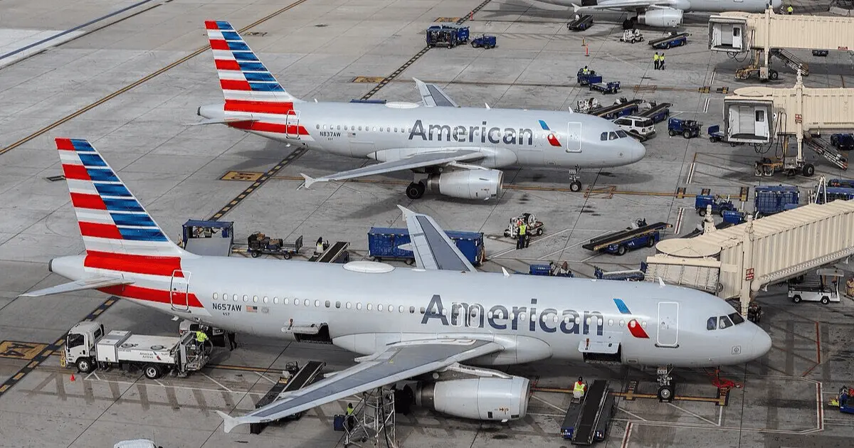 American Airlines suspende vuelos en todo EU en víspera de Navidad