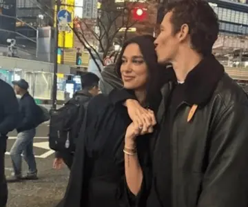 Dua Lipa se compromete con Callum Turner