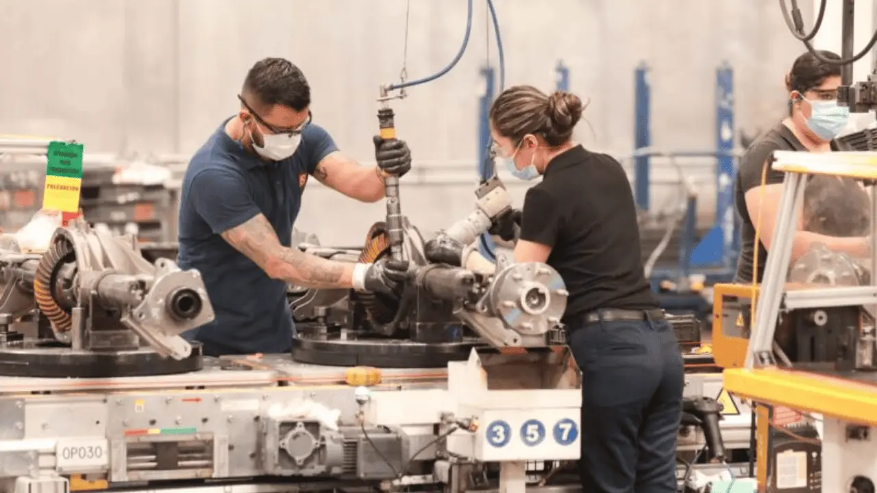 Reducción de jornada laboral subiría costos hasta 38%: Adecco