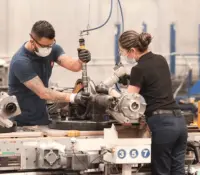 Reducción de jornada laboral subiría costos hasta 38%: Adecco