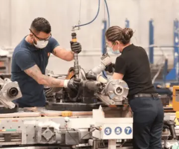 Reducción de jornada laboral subiría costos hasta 38%: Adecco