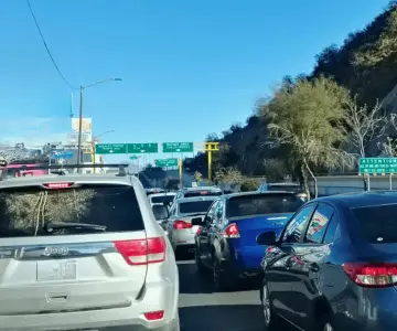 Cruce fronterizo en Nogales alcanza su pico en Año Nuevo
