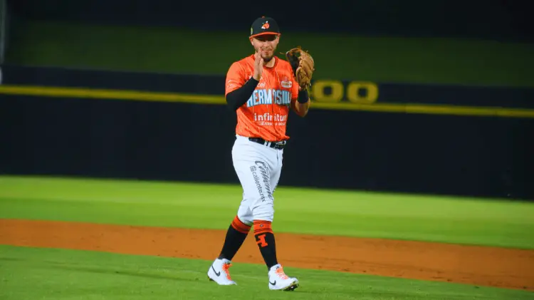 Jasson Atondo se quedó con el título de Campeón de Bateo. (Foto: Cristian Ruiz/EXPRESO)