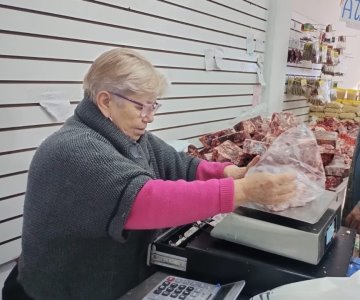 Hermosillenses realizan compras de último minuto para la cena de Año Nuevo