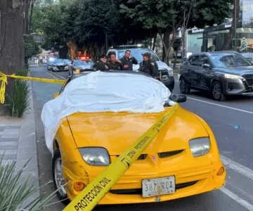 Hombre se dispara en el rostro tras provocar accidente vial
