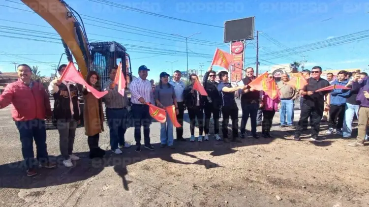 El alcalde Antonio Astiazarán dio el banderazo de inicio de la obra. (Foto: Jorge Flores/EXPRESO)