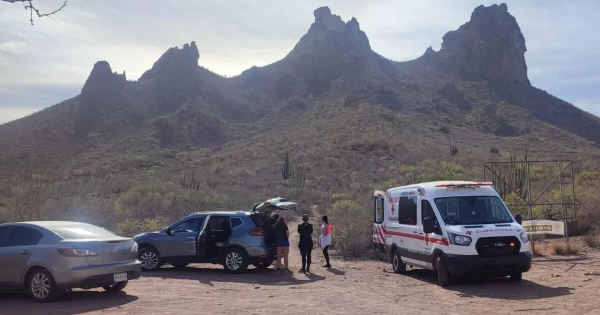 Rescatan a hombre lesionado tras sufrir caída en el cerro Tetakawi