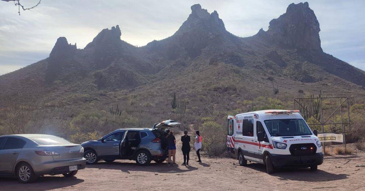 Rescatan a hombre lesionado tras sufrir caída en el cerro Tetakawi