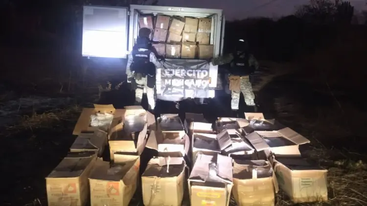 La unidad contenía 68 cajas con metanfetamina. (Foto: Especial)