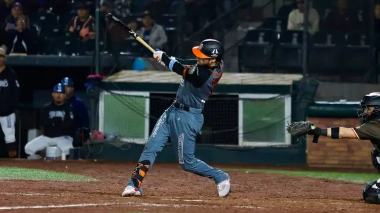 Luis González definió el juego con cuadrangular en la onceava entrada. (Foto: Cortesía)