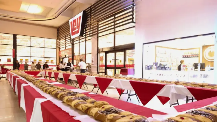 Casa Ley llevó a cabo su tradicional corte de Rosca de Reyes. (Foto: Ramón Munguía/EXPRESO)