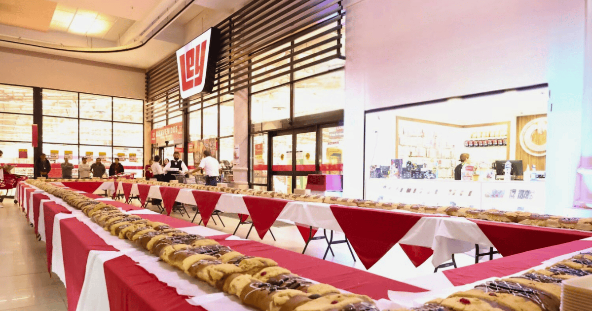 Casa Ley comparte gigante Rosca de Reyes con sus clientes en Hermosillo