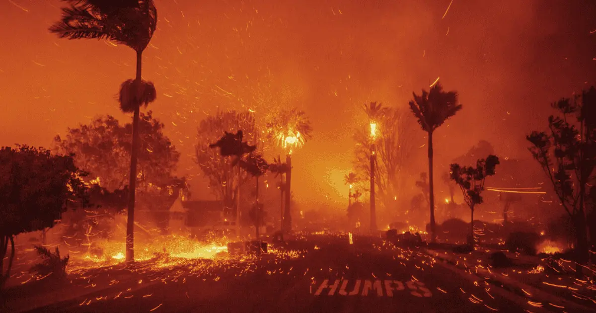 Incendios arrasan California: dos muertos y miles de evacuados