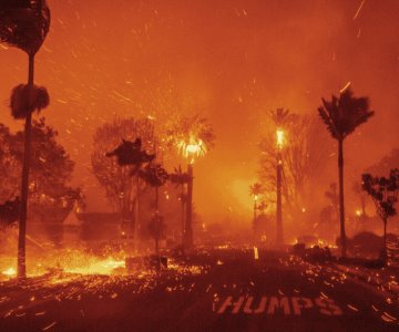 Incendios arrasan California: dos muertos y miles de evacuados