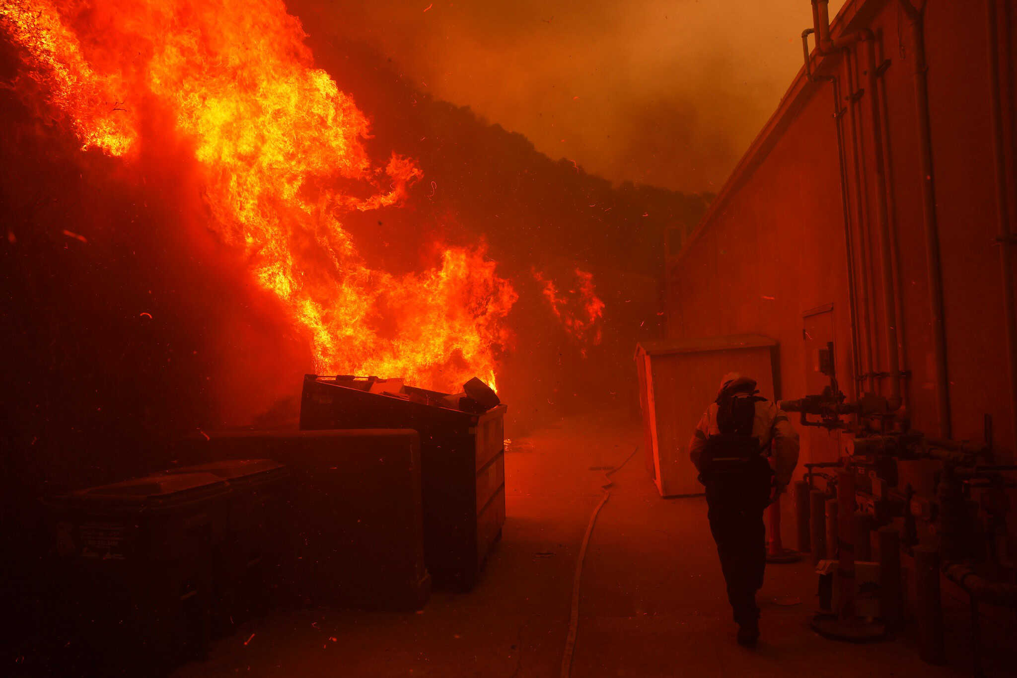 Imágenes impactantes de los incendios forestales en Los Ángeles