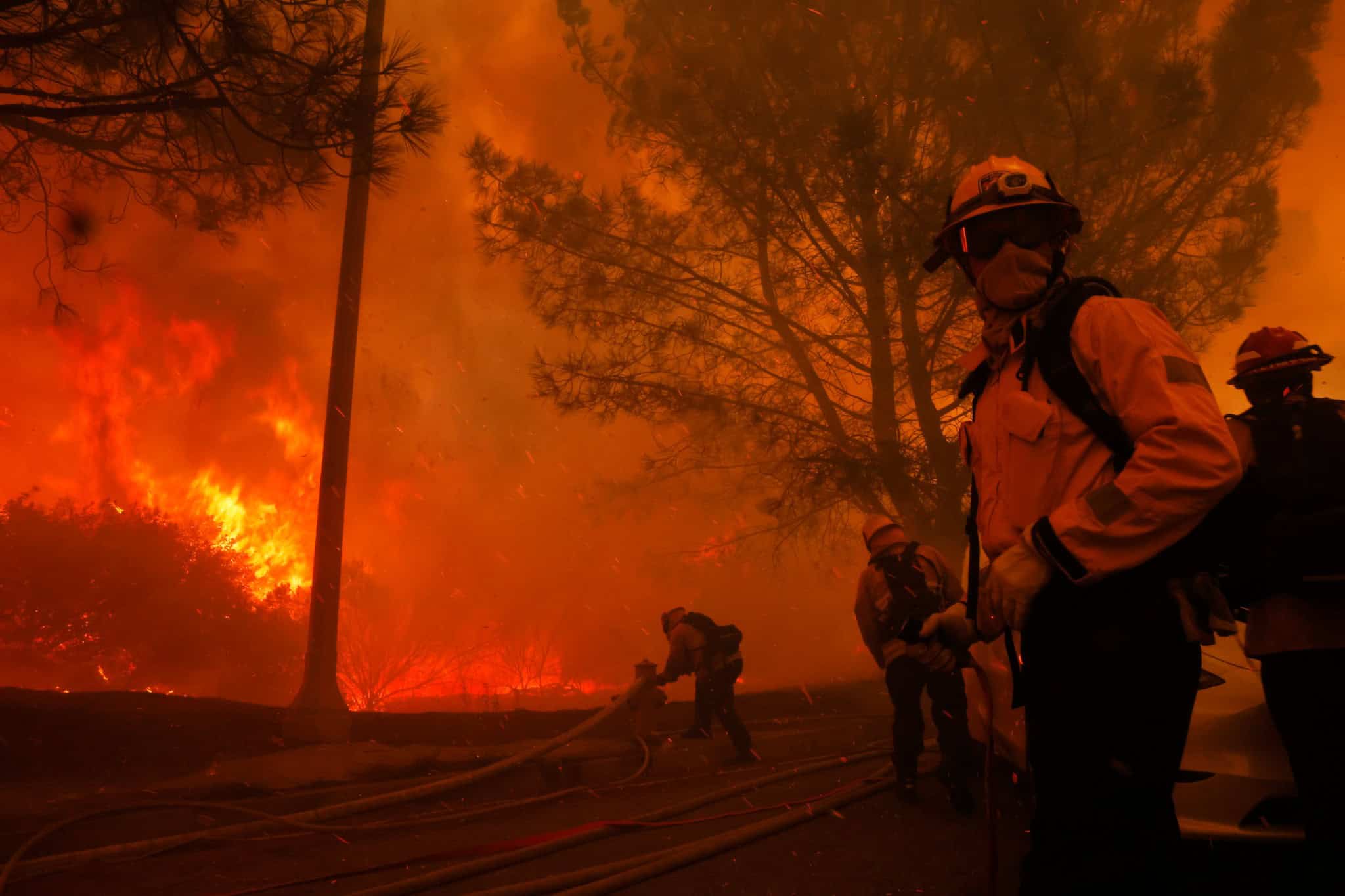 Imágenes impactantes de los incendios forestales en Los Ángeles