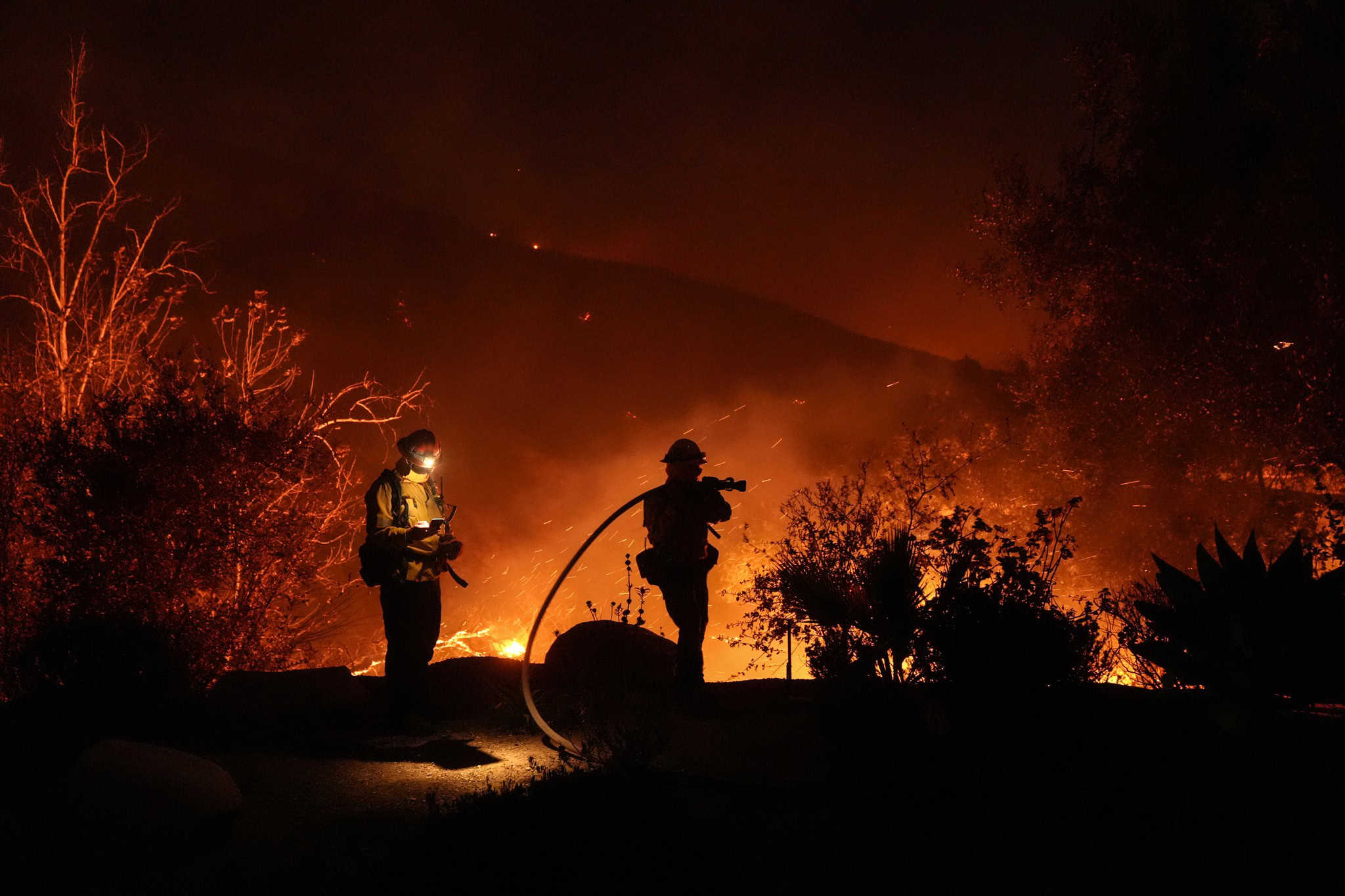 Imágenes impactantes de los incendios forestales en Los Ángeles