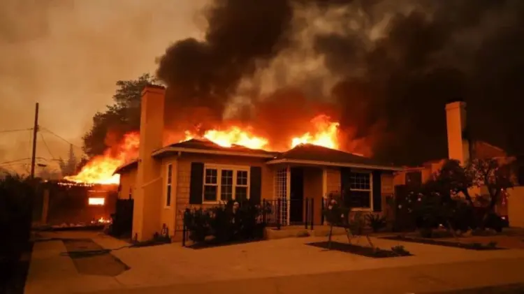 Se ha registrado la muerte de 5 personas al sur de California por los incendios. (Foto: Especial)