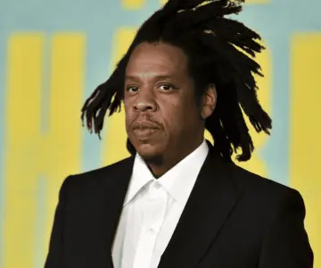 Jay-Z acude a la corte; pide desestimar demanda por abuso sexual en su contra
