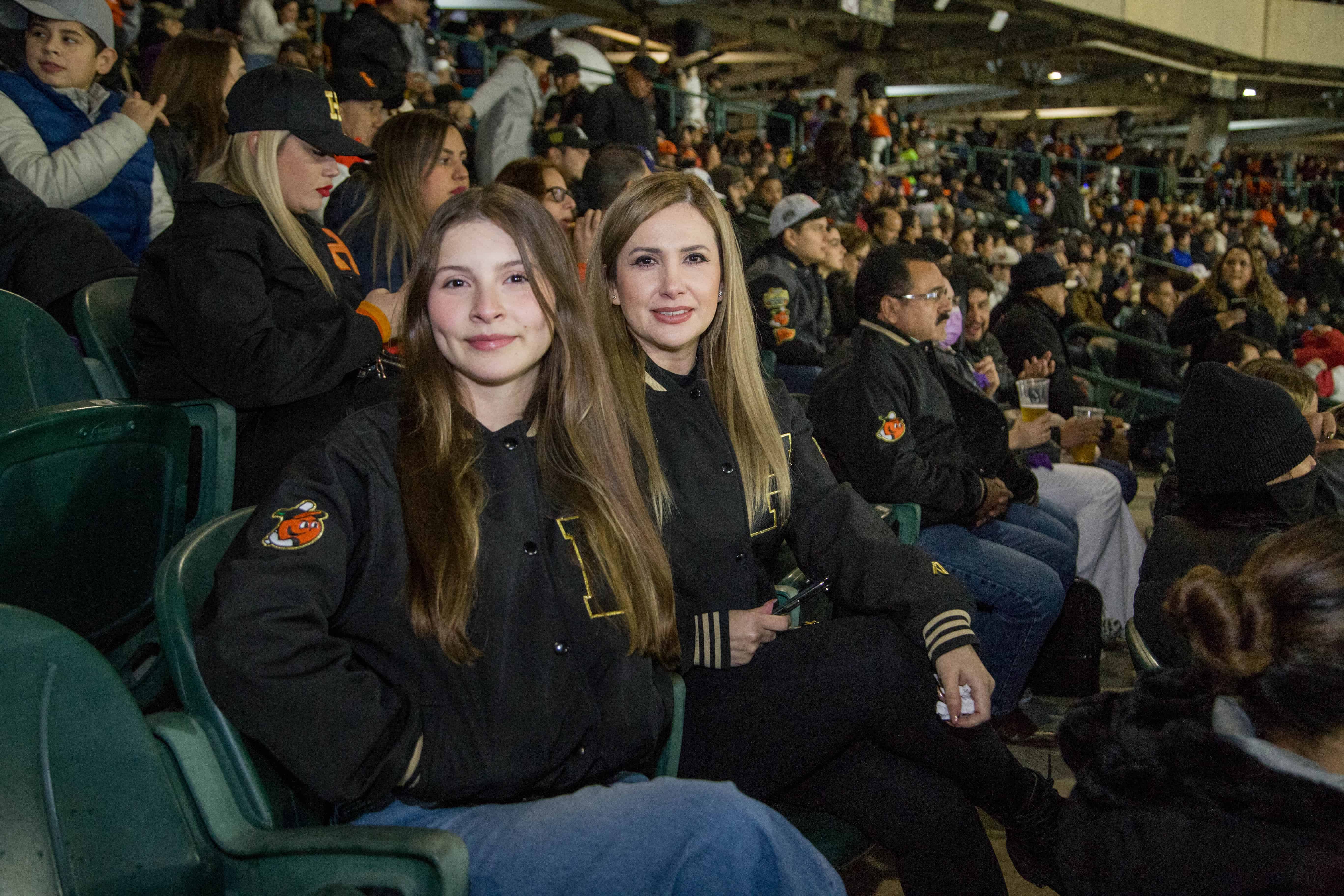 Disfrutan del gran juego de los naranjeros