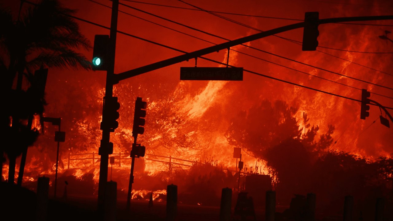 Bomberos mexicanos arriban a California para combatir incendios