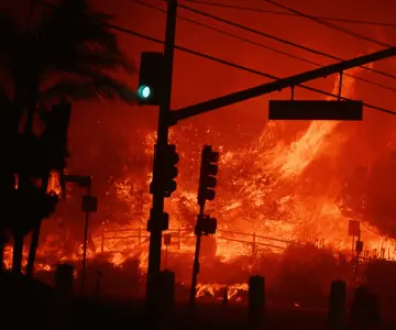 Bomberos mexicanos arriban a California para combatir incendios