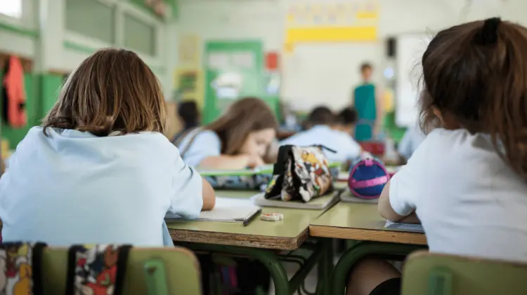 La dependencia señala que los estudiantes deben asistir abrigados. (Foto: Ilustrativa / EXPRESO)