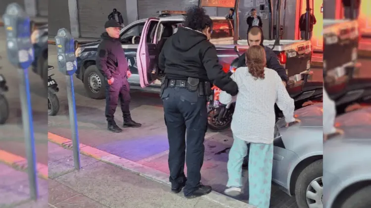 La oportuna intervención de los oficiales permitió el rápido reencuentro con su familia.