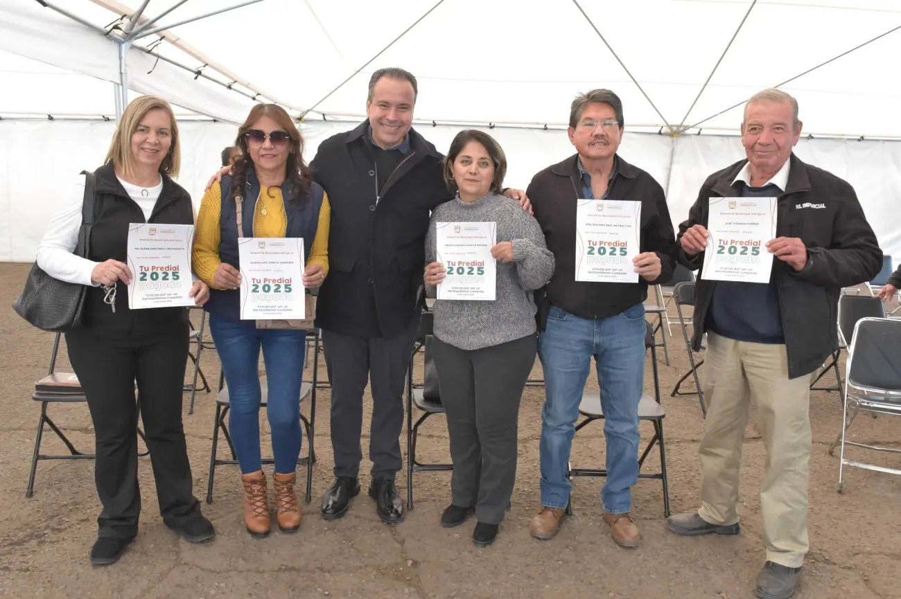 Entrega ‘Toño’ Astiazarán beneficios a ciudadanos cumplidos