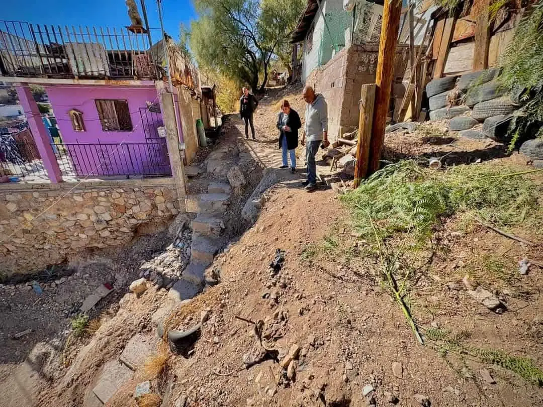 Piden ayuda vecinos de la colonia Fundo Legal en Nogales