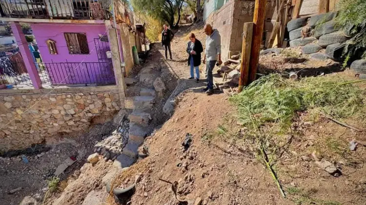 Las escalinatas de la zona se encuentran en mal estado. Especial/EXPRESO