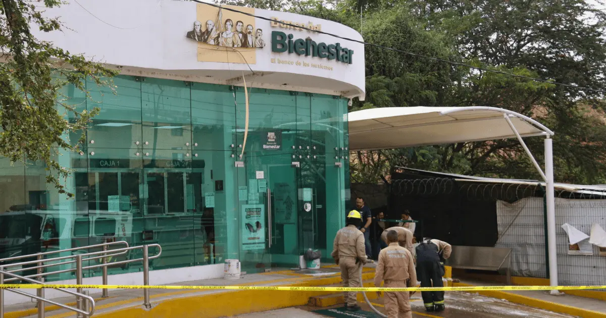 Muere adulto mayor frente a Banco del Bienestar cuando iba a cobrar pensión