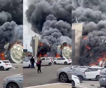 Incendio consume plaza comercial en Culiacán