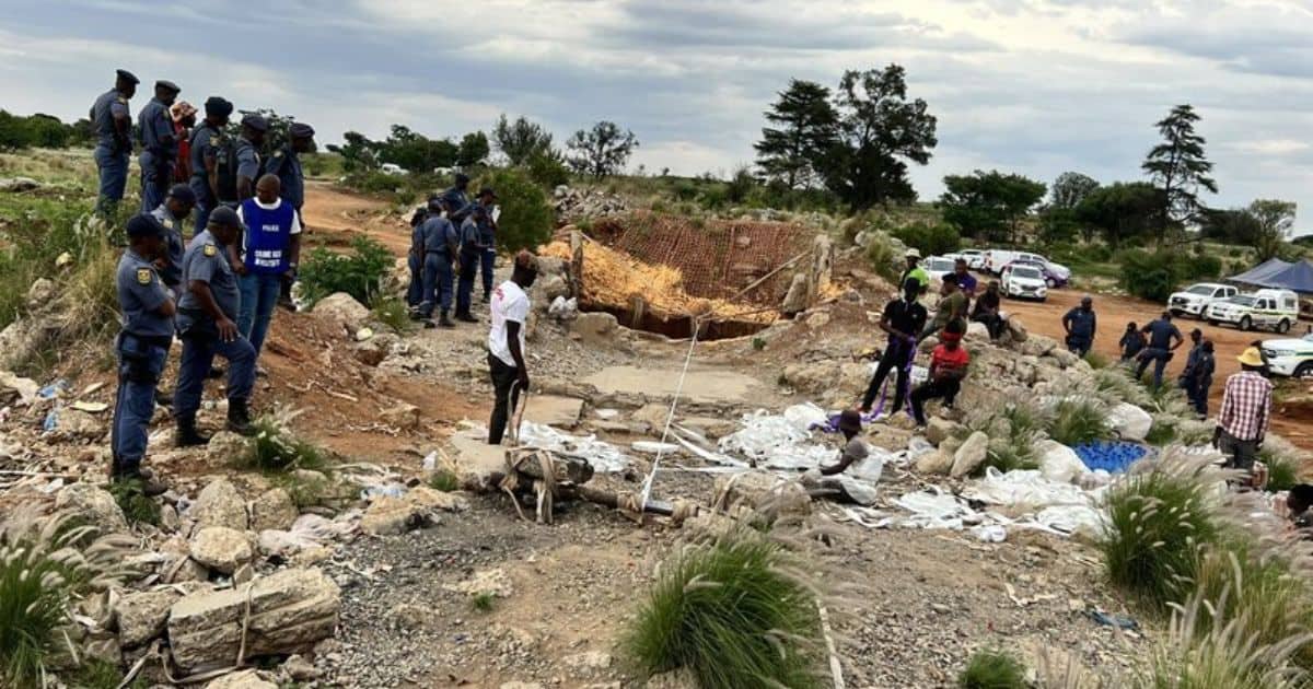 Rescatan a más de 160 mineros atrapados en Sudáfrica; hay 78 muertos