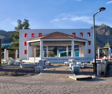Rescatan espacios con la rehabilitación del kiosco del parque La Sauceda