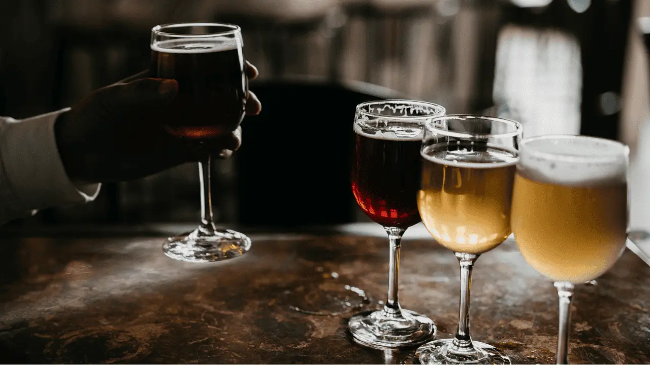 ¿Es mejor consumir vino o cerveza? Conoce los riesgos y beneficios